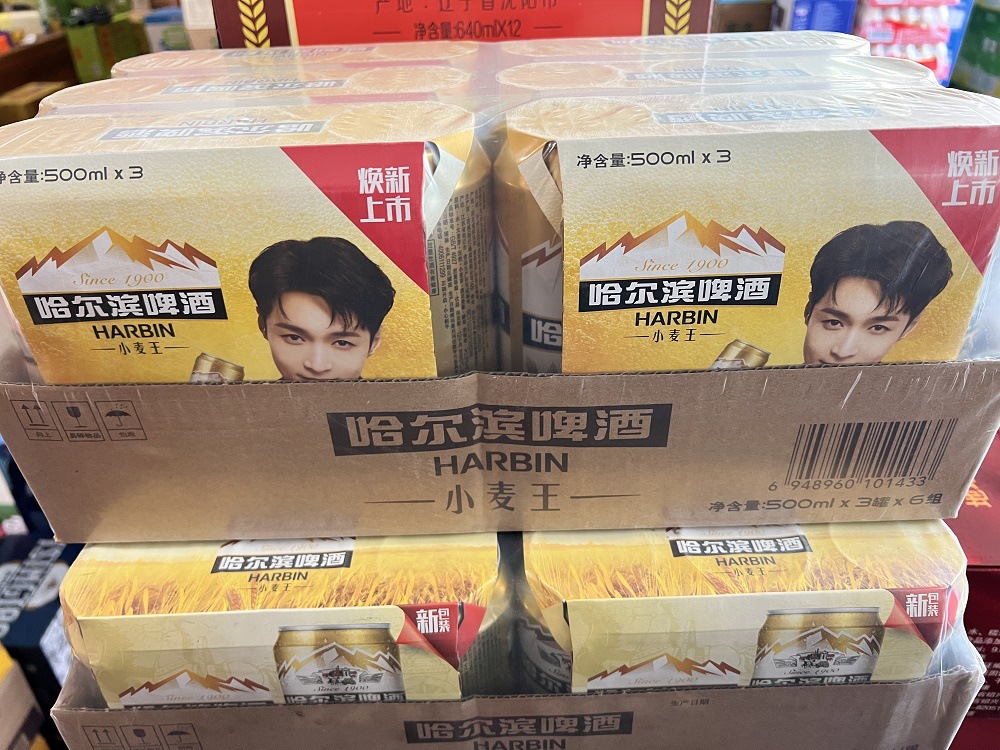 harbin beer/哈尔滨哈啤啤酒小麦王500ml*18听整箱装浓郁麦香