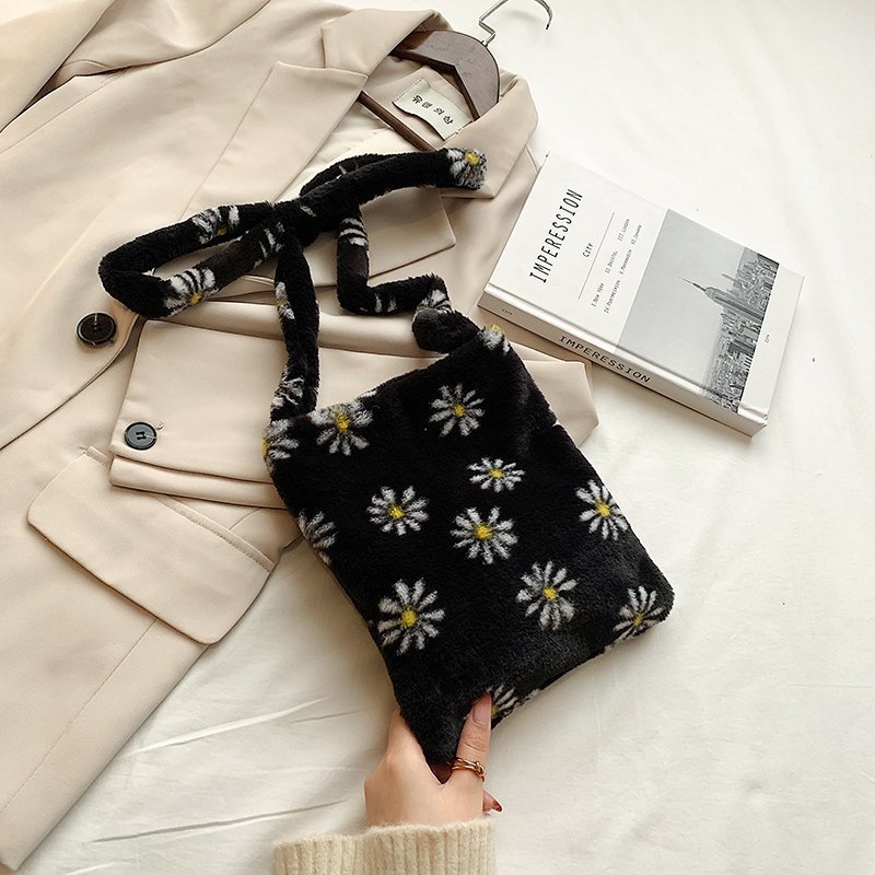 2021 Autumn New Flowers Furry Single-Shoulder Bag Students Go out Make-up Bag Online Influencer Fashion Wool Women's Bag