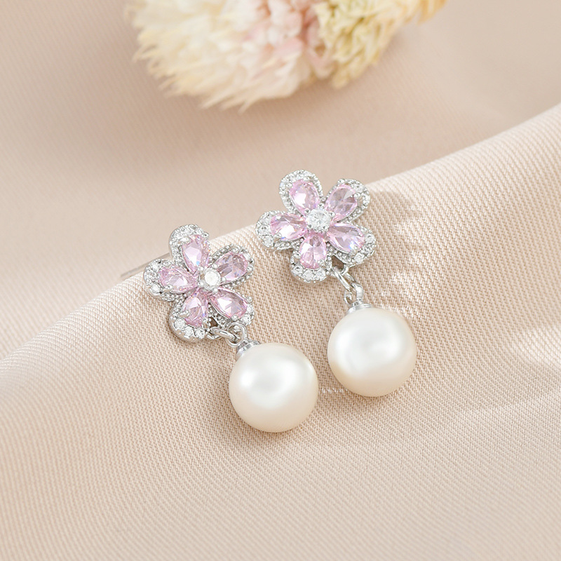 Autumn and Winter New Elegant Stud Earrings for Women Sterling Silver Needle High-Grade Retro French Pearl Earrings Light Luxury Petal Earrings