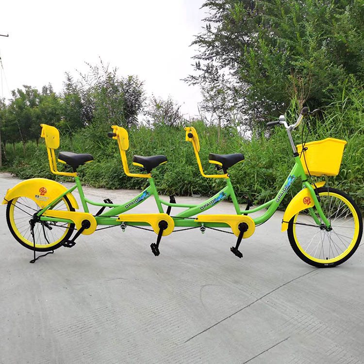 三人骑自行车双人亲子带小孩家庭脚踏车广场及景点出租观光自行车