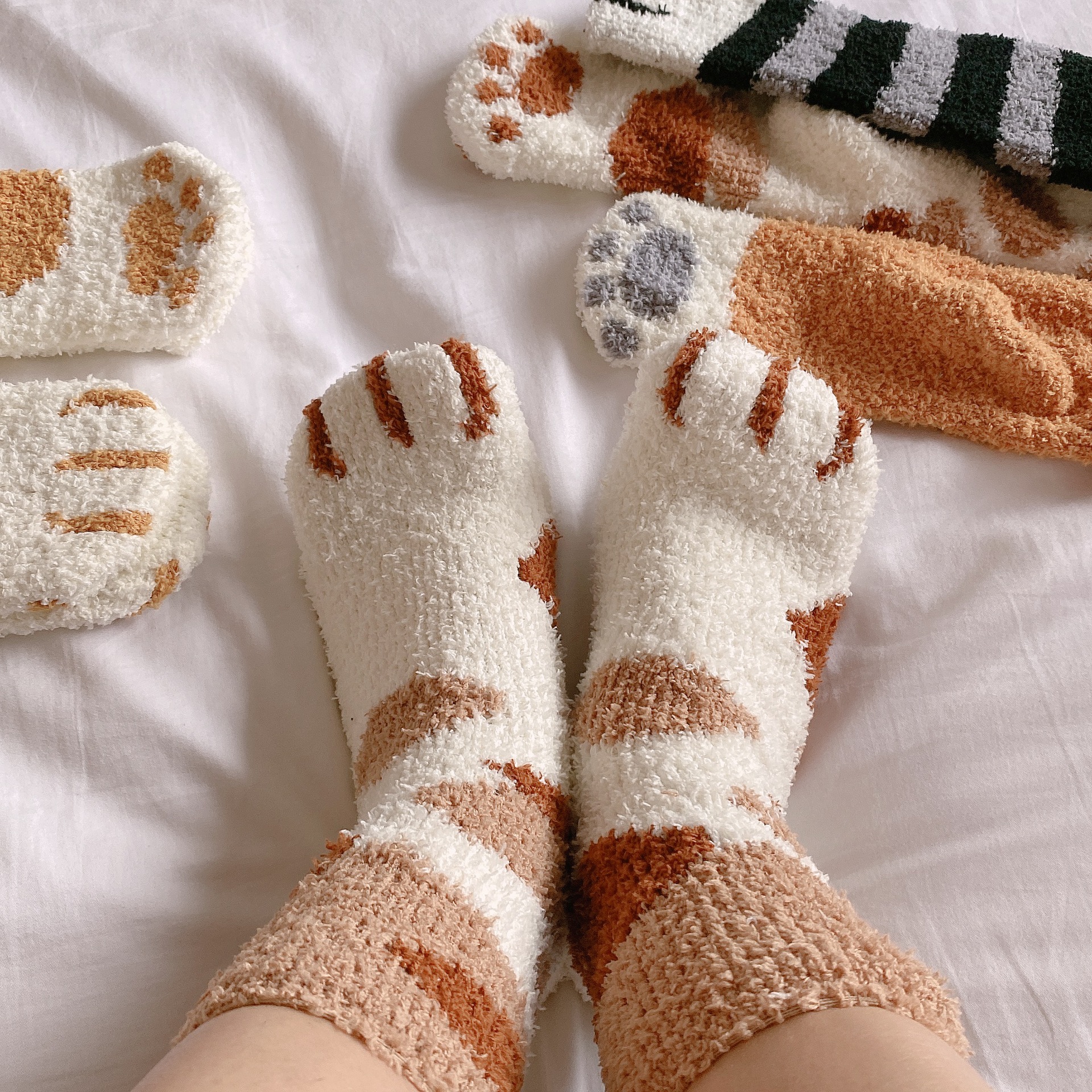 珊瑚绒可爱猫爪睡眠袜 地板袜子女保暖中筒猫咪袜子