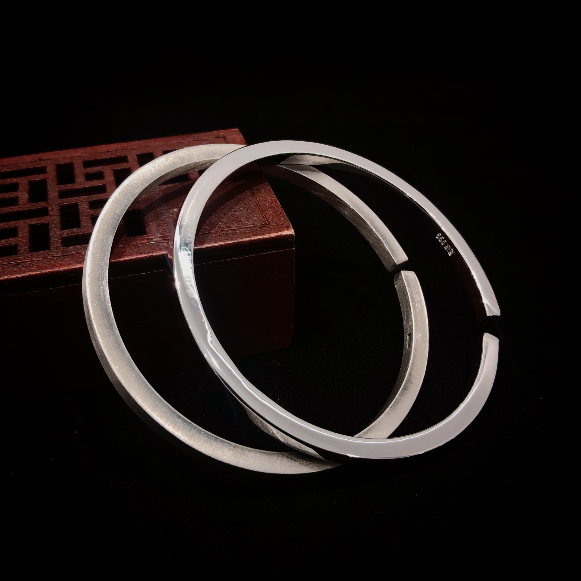 福氏足银999纯银手镯多工艺全光四方条女士开口银手镯送闺蜜好友