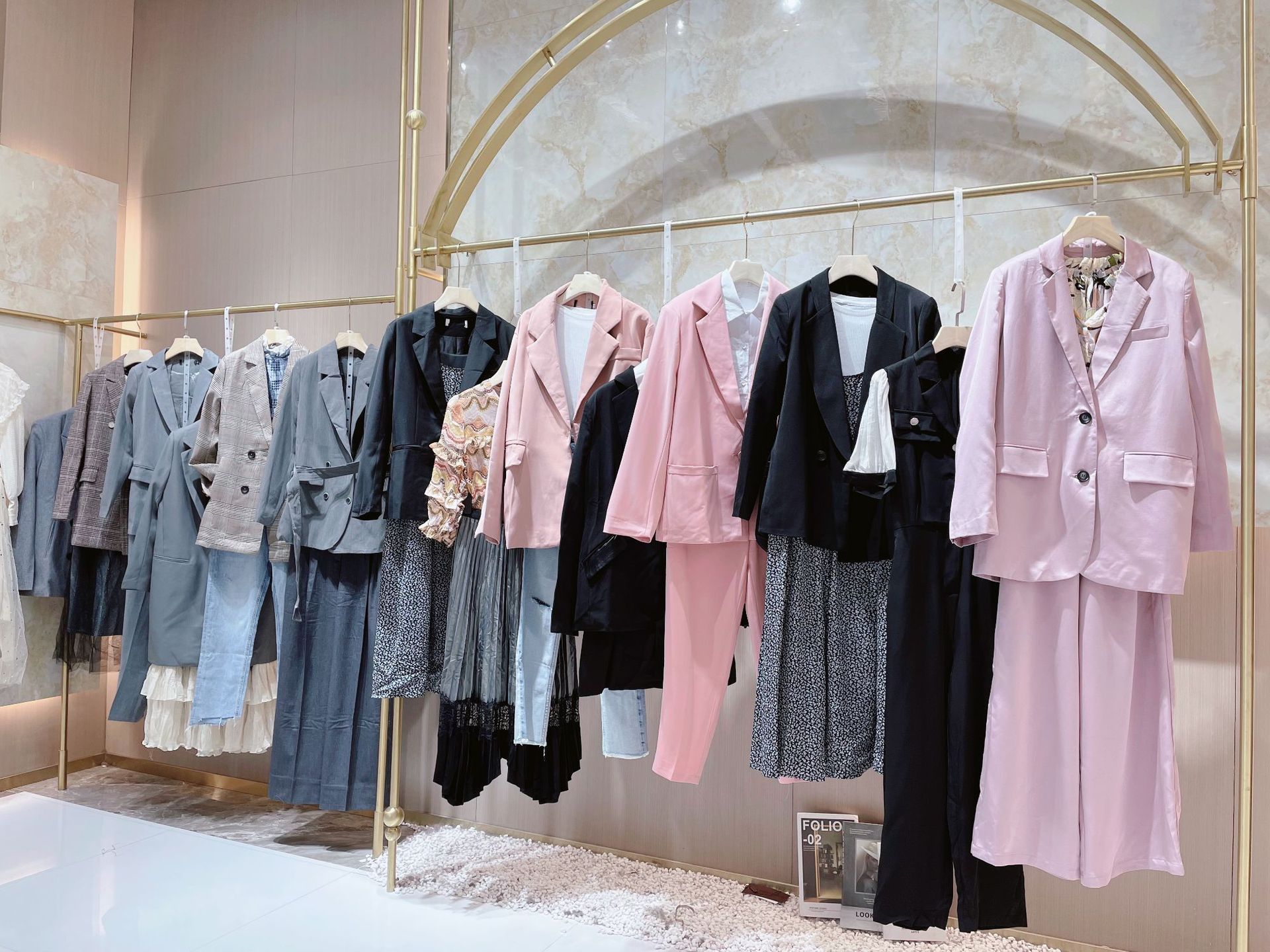 品牌折扣女装尾货 曼莎国际春装剪标女装 清仓撤柜直播间批发货源