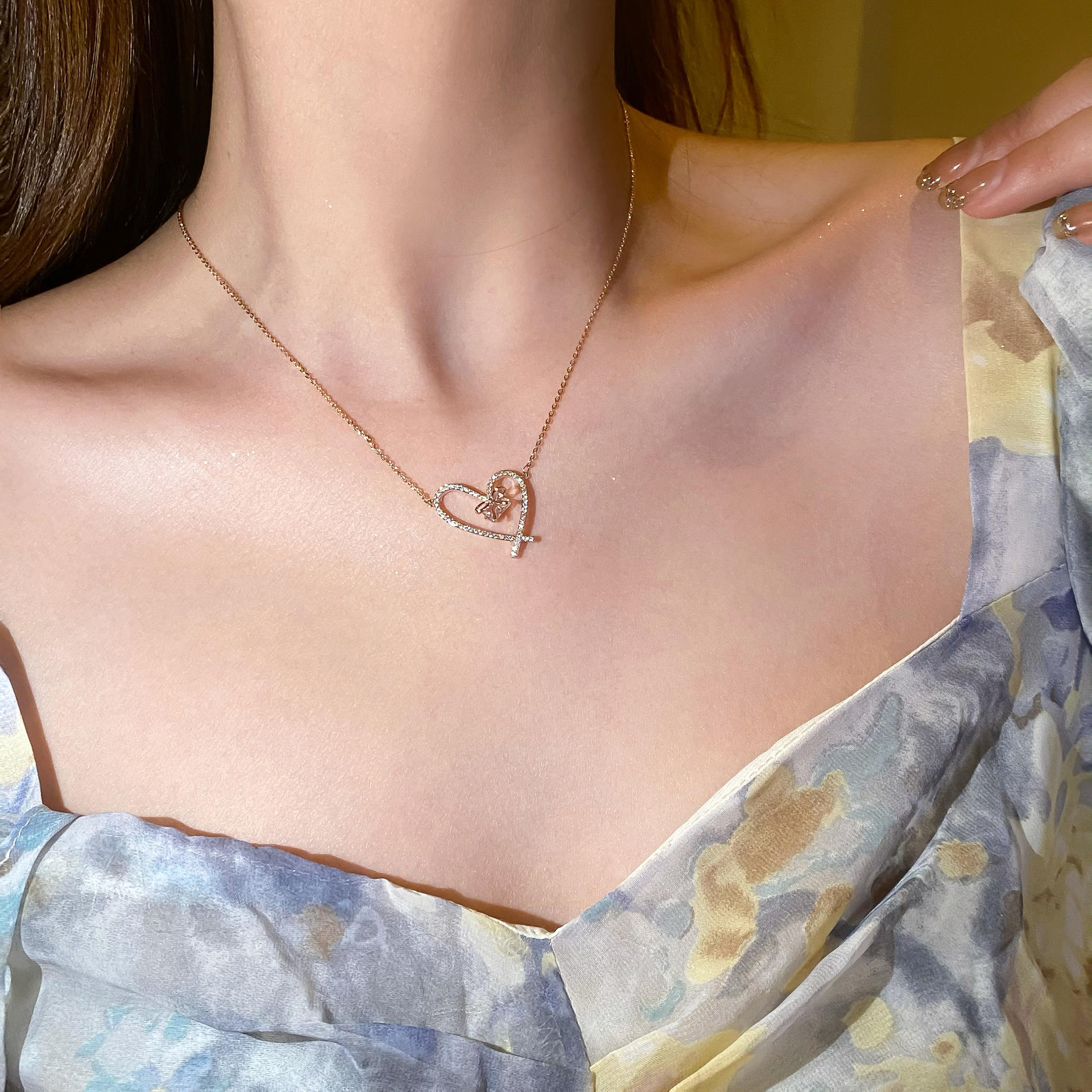 ins风超仙时尚微镶爱心吊坠锁骨链轻奢时尚蝴蝶结项坠个性项链女