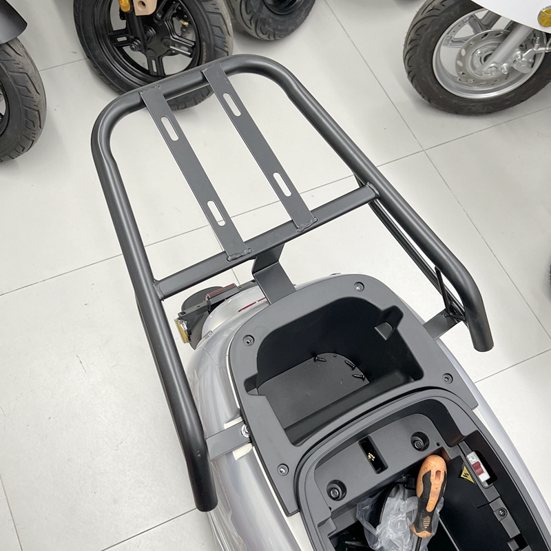 适用于雅迪冠能欧米电动车尾架尾箱支架加固铁管电瓶车外卖后衣架