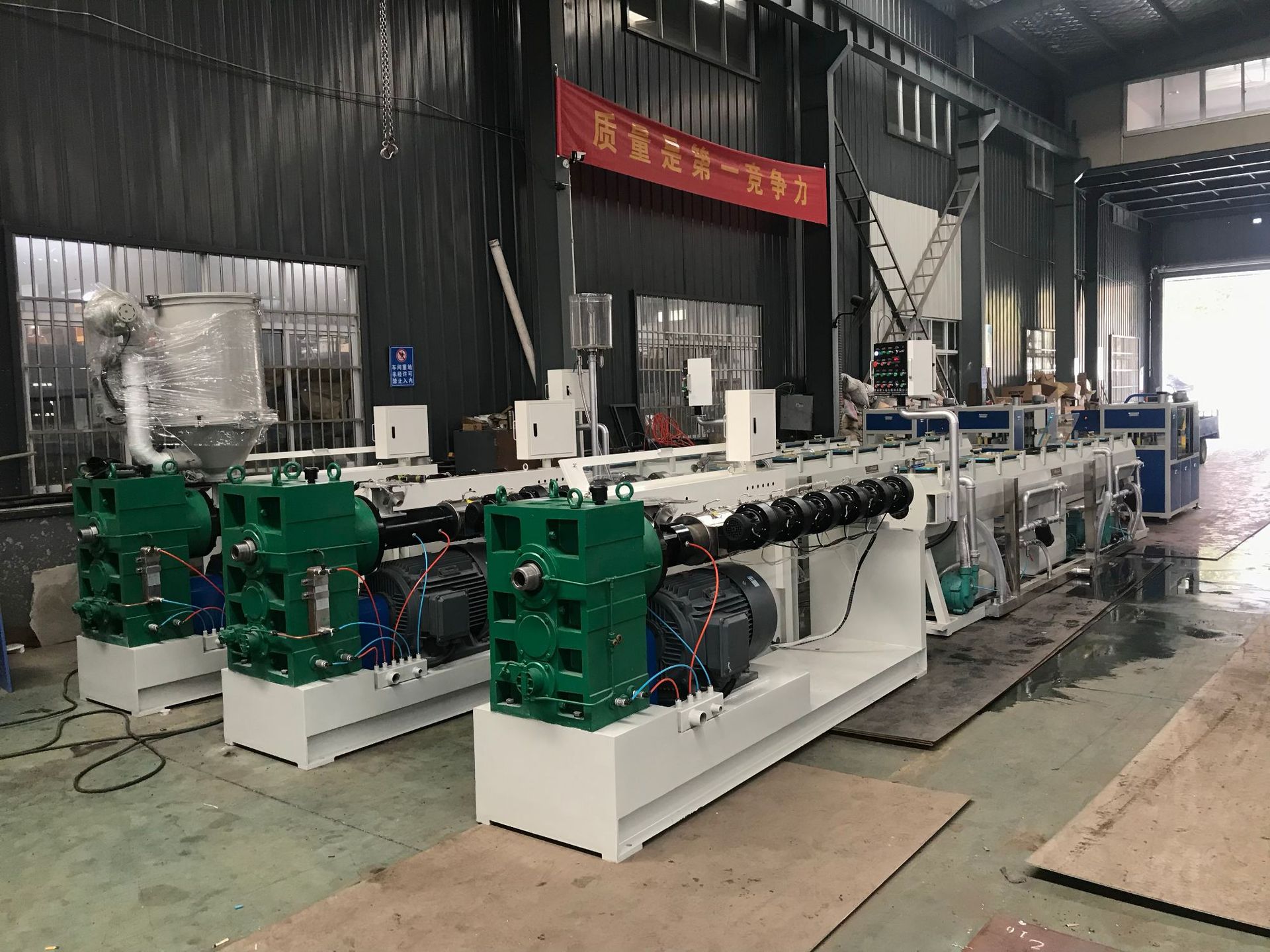 供应pvc门窗框异型材挤出设备 锥形双螺杆挤出机 pvc型材挤出机