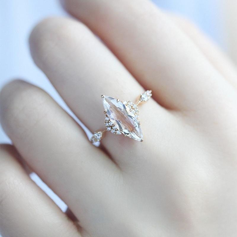 日系《夏摩山谷》复古菱形大颗粒白水晶镀金戒指女款剔透唯美轻奢