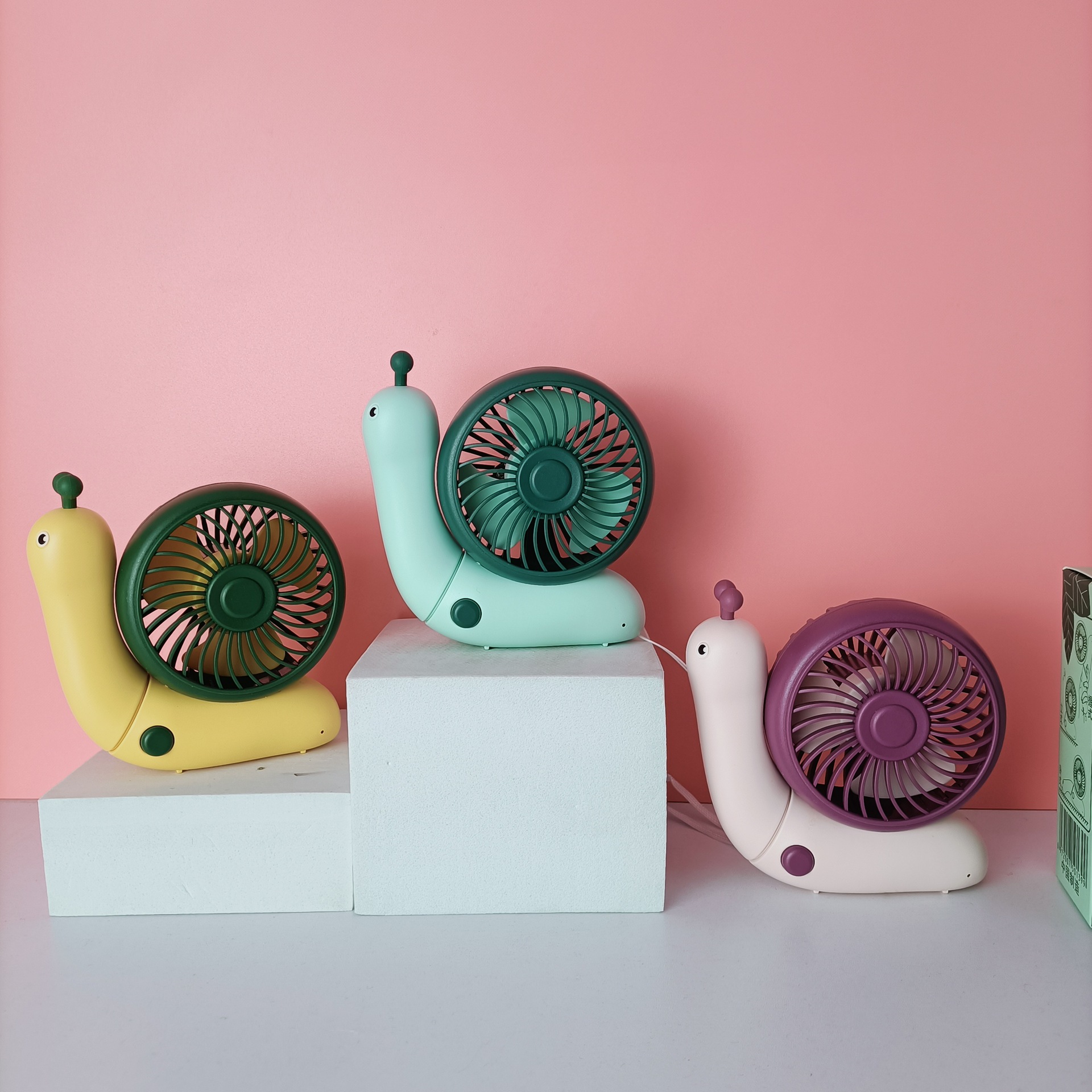 卡通萌系风扇桌面蜗牛风扇儿童玩具风扇手持风扇学生节日可爱电扇