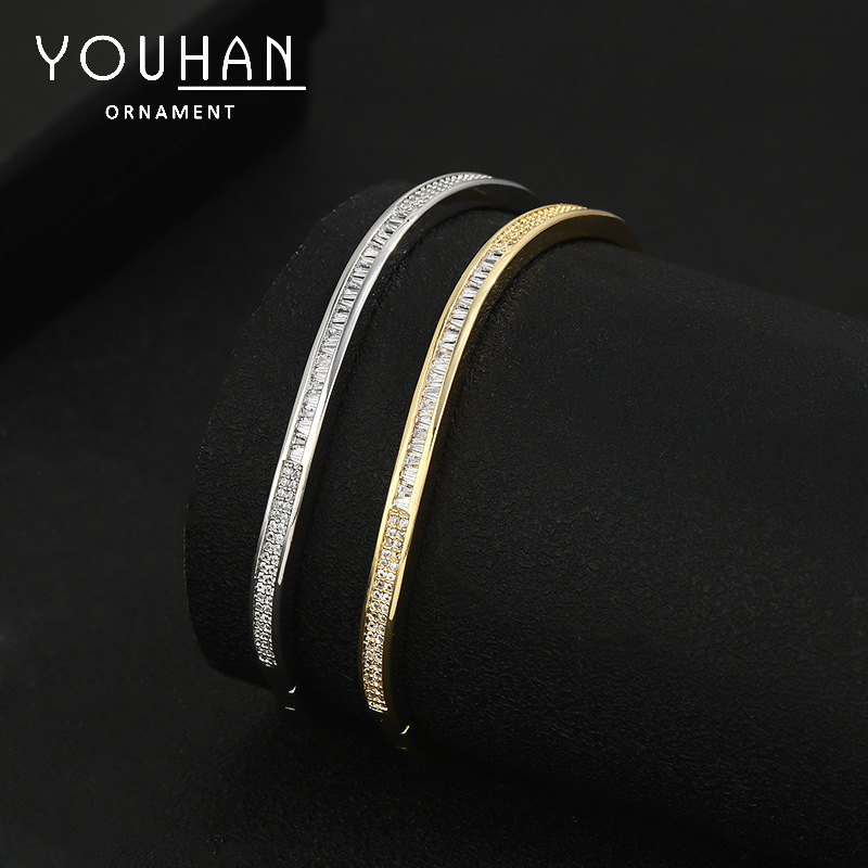 Real Gold Electroplated Micro Inlaid Zircon Geometric Warping Bracelet Female Special-Interest Design Personality Elegant Bracelet Jewelry Wholesale