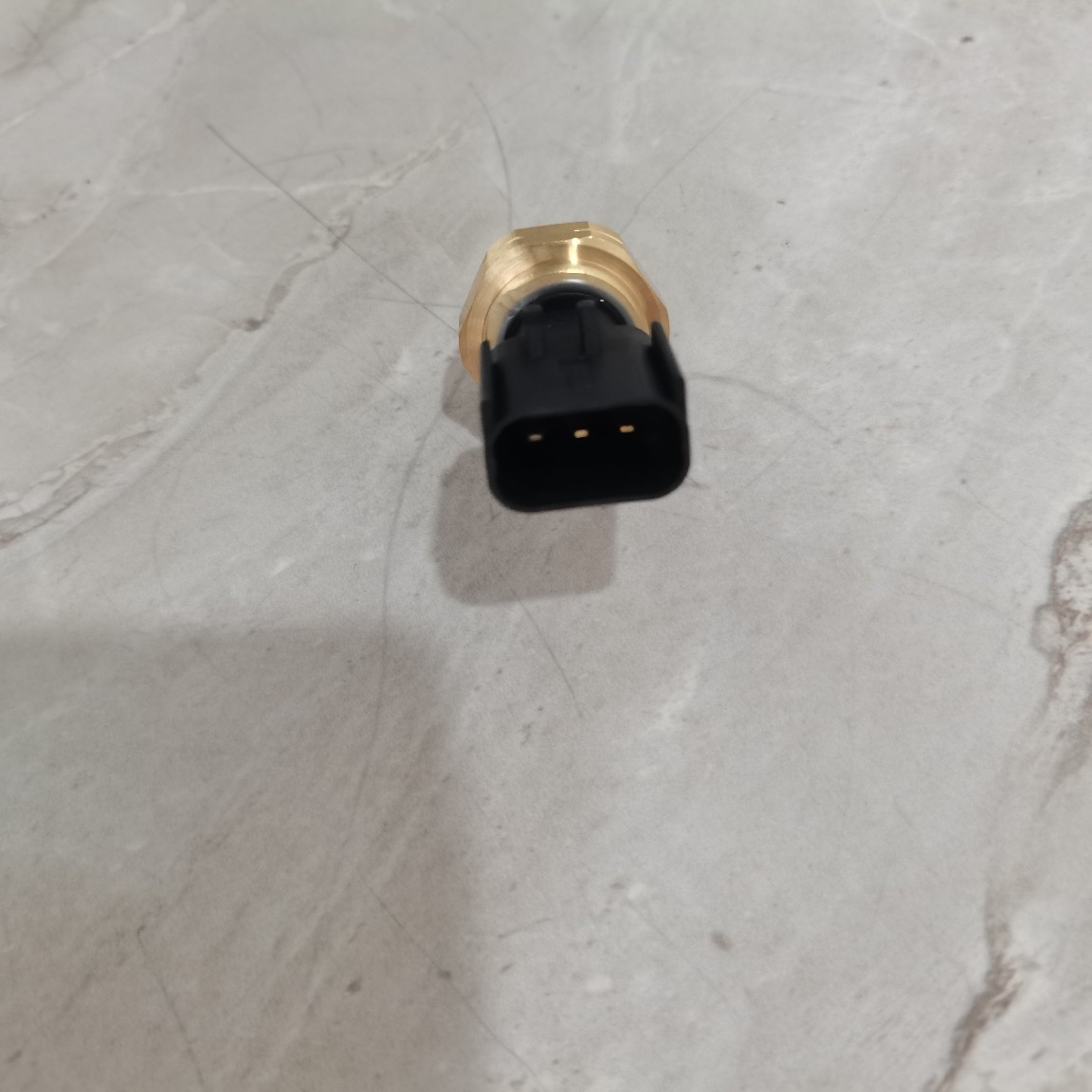 批发汽车机油压力传感器适用于陕汽德龙康明斯发动机机油传感器