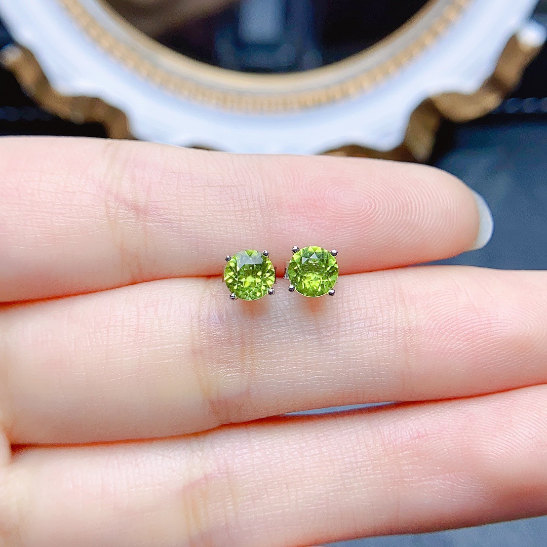 天然爆款橄榄石耳钉s925银女饰主石5*5热销跨境一件代发-阿里巴巴