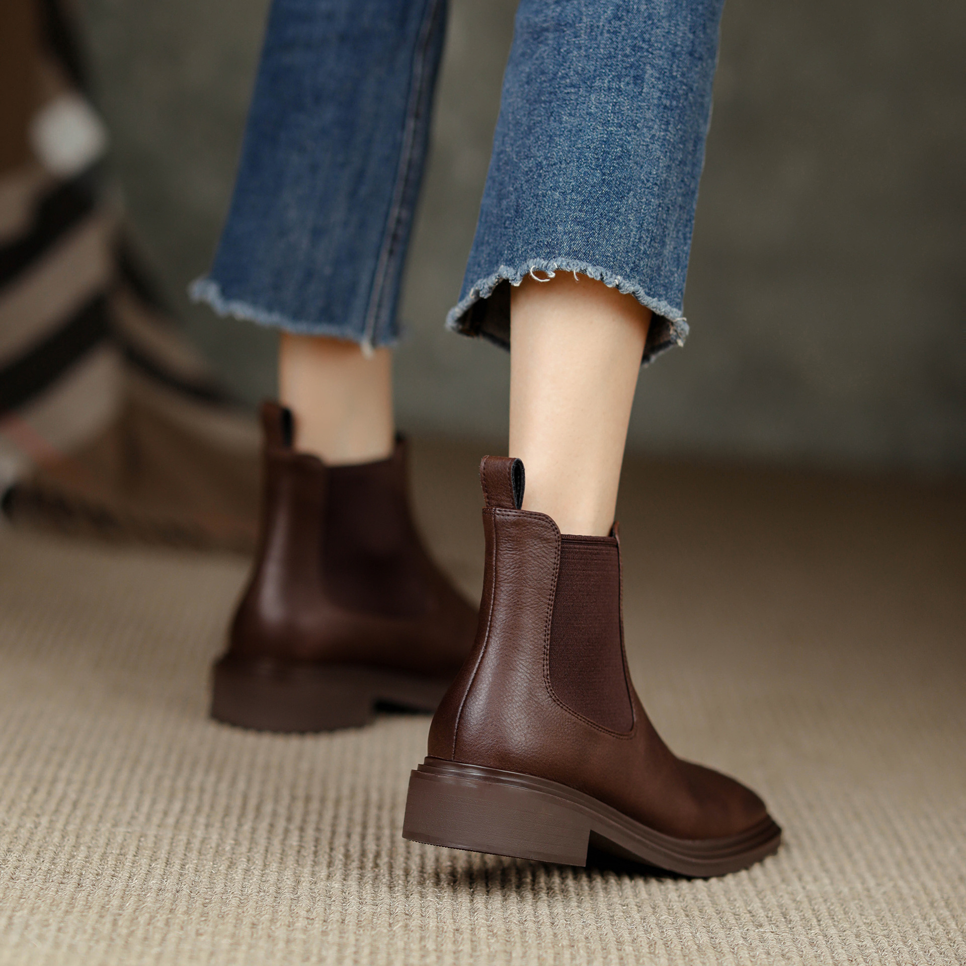 英伦风基础款牛皮切尔西靴2021秋冬新品低跟方头文艺棕色小短靴女