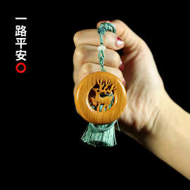 绿檀木檀香镂空雕刻暴富雕刻食梦鹿圆牌吊坠挂件 配饰半成品木质