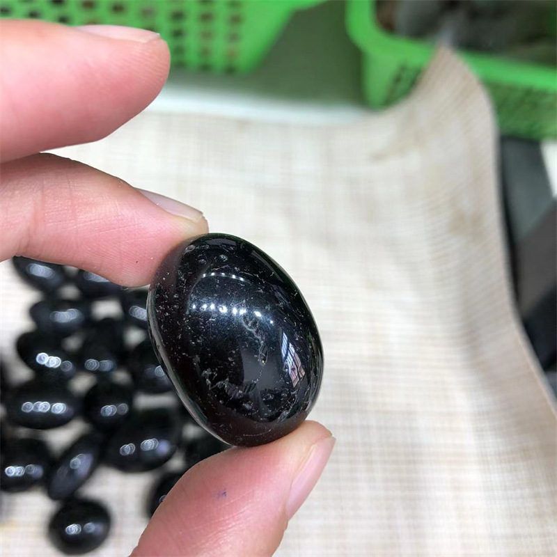 厂家批发天然黑碧玺滚石大块碎石黑色电气石瑜伽按摩石鱼缸造景