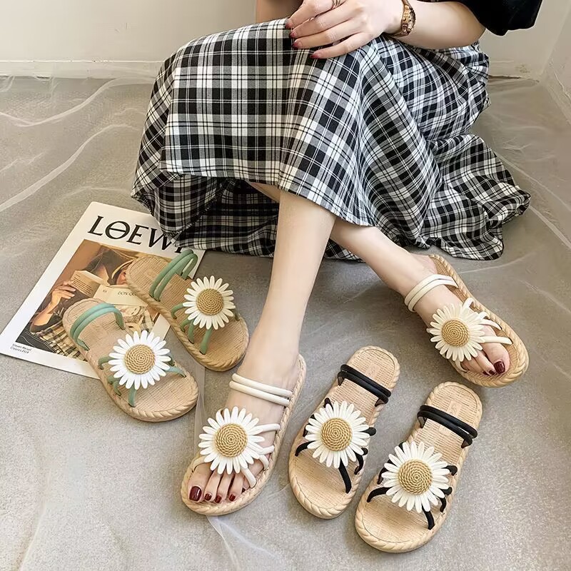 Fashionable Korean Style Sunflower Sandals Women's Summer Beach Outdoor Home Flat Non-Slip Roman Style Slippers Lady