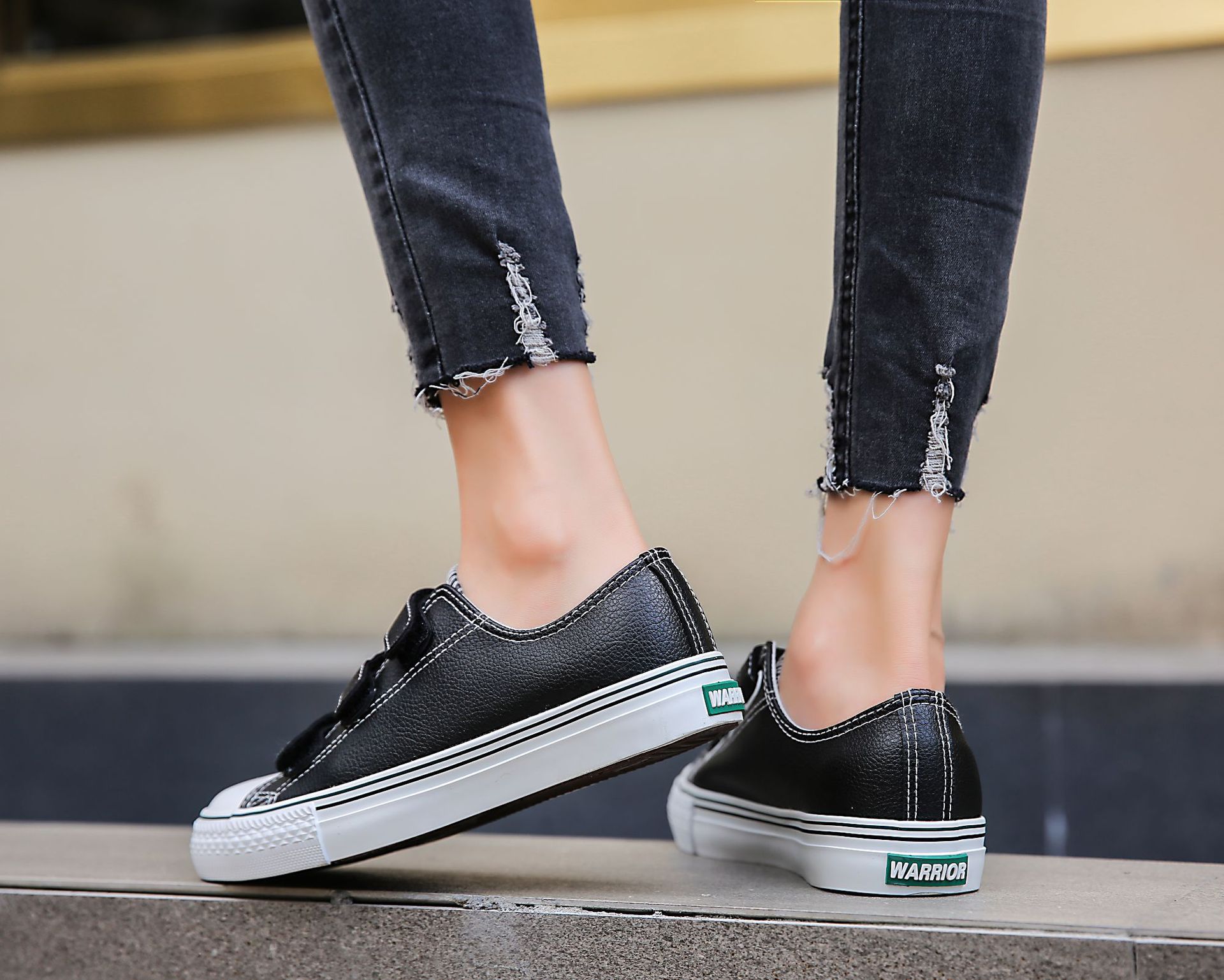 回力皮面黑色帆布鞋男女春季单鞋低帮款男女鞋黑白情侣鞋校园学生