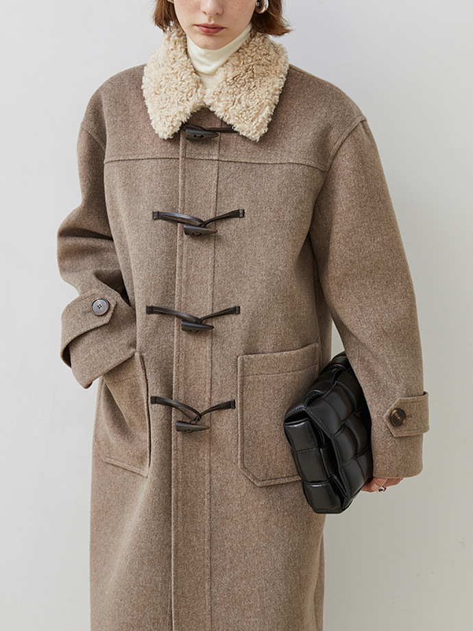 米驼色羊羔毛呢子大衣2022秋冬复古学院风牛角扣中长款毛呢外套女