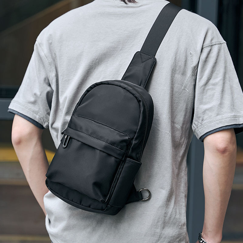 新款简约斜挎包男士潮流时尚胸包黑色休闲背包日系潮牌单肩包