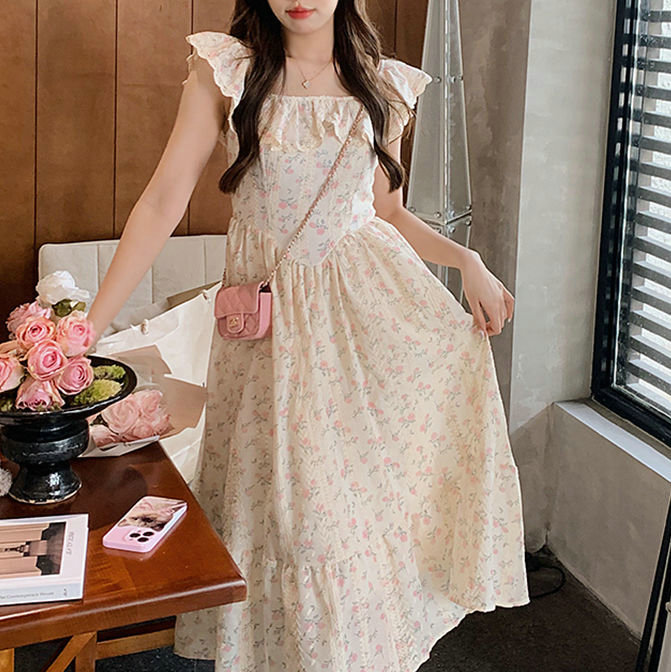 法式刺绣碎花方领荷叶边收腰显瘦连衣裙女2024夏季网红减龄长裙子