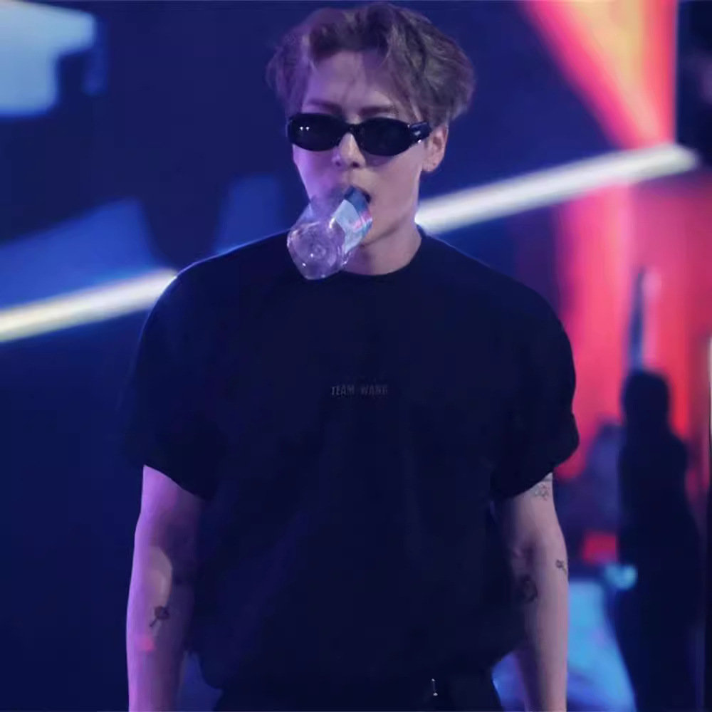 王嘉尔同款潮牌小标字母纯色短袖高街复古设计感宽松休闲男女t恤