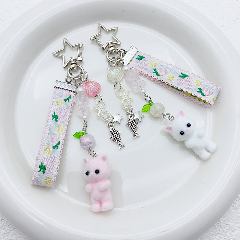 创意可爱植绒小猫草莓丝带蝴蝶结小鱼串珠星星钥匙扣汽车挂件配饰