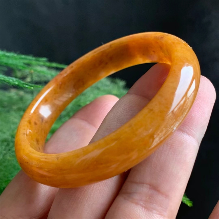 新疆鸡油黄美人手镯圈口56mm女款黄玉玉镯子金色玉石镯子首饰
