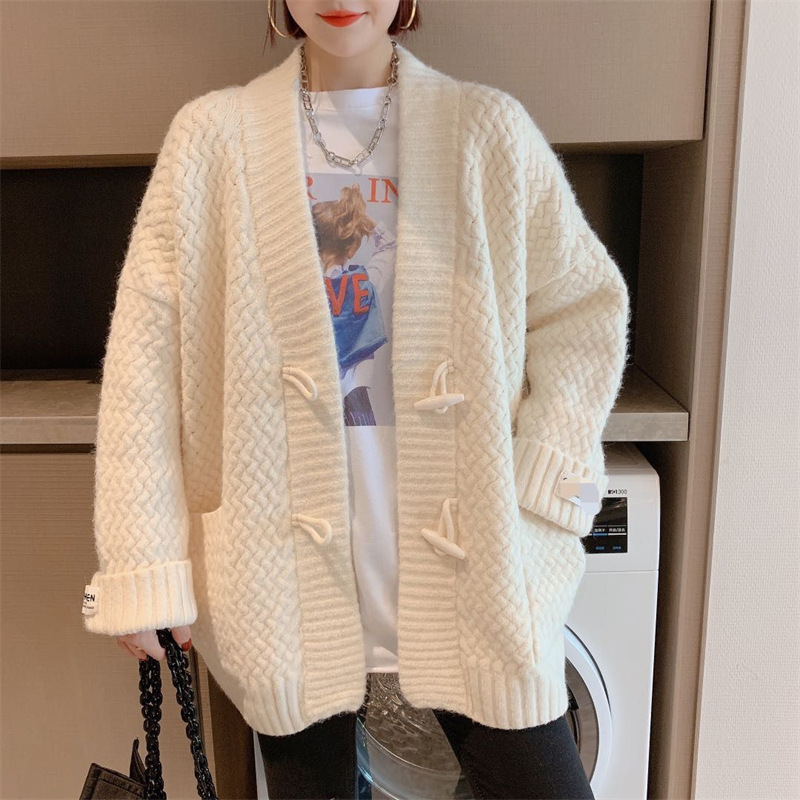 欧洲站秋装2021年新款欧货红色开衫纯色女装麻花羊角扣毛衫女开衫