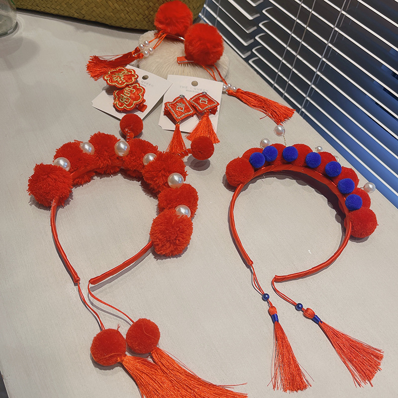 新年儿童复古发箍发饰国潮京剧汉服元素对夹发饰毛球流苏女童头饰