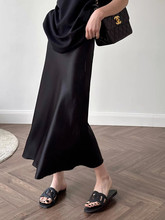 高级感黑色醋酸缎面半身裙女夏季高腰垂感显瘦鱼尾裙子法式包臀裙