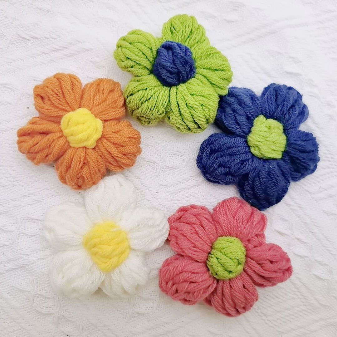 毛线钩织可爱小花发夹日系七色小花朵胸针衣服装饰泡芙花配件