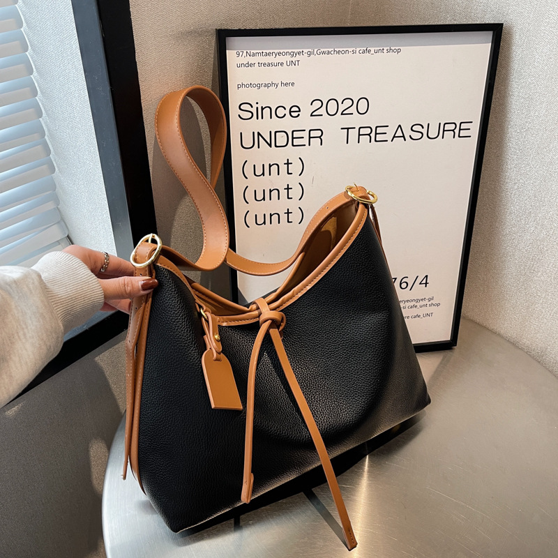 Large-Capacity Bucket Bag 2022 New Women's Bag Autumn and Winter Commuter Shoulder Underarm Messenger Bag Soft Leather Son Mother Tote