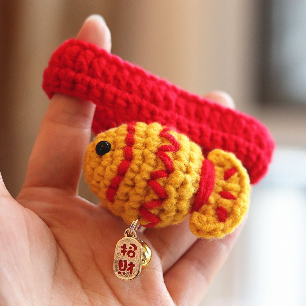 年年有鱼新春宠物项圈手工毛线编织红色猫咪围巾狗狗招财纳福围脖