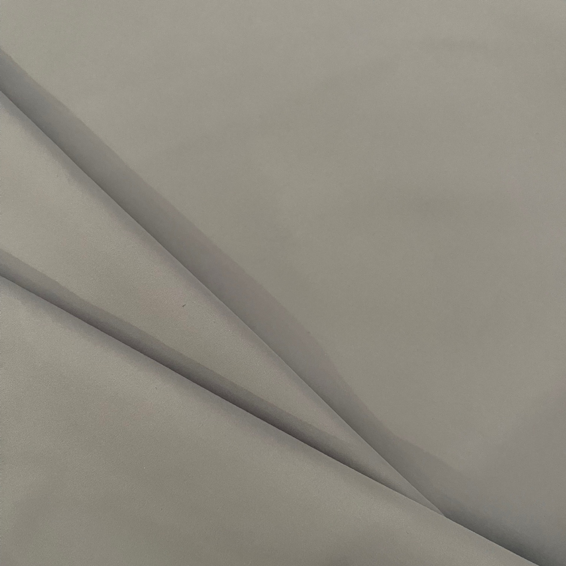 现货厂家供应 300t消光春亚纺 羽绒服棉服风衣外套春亚纺面料