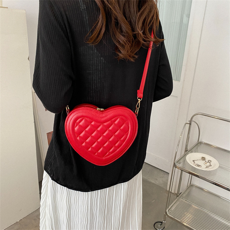 Bag Small Love Heart-Shaped Fashion Handbag 2022 New Diamond Embroidery Thread Small round Bag Western Style Shoulder Messenger Bag