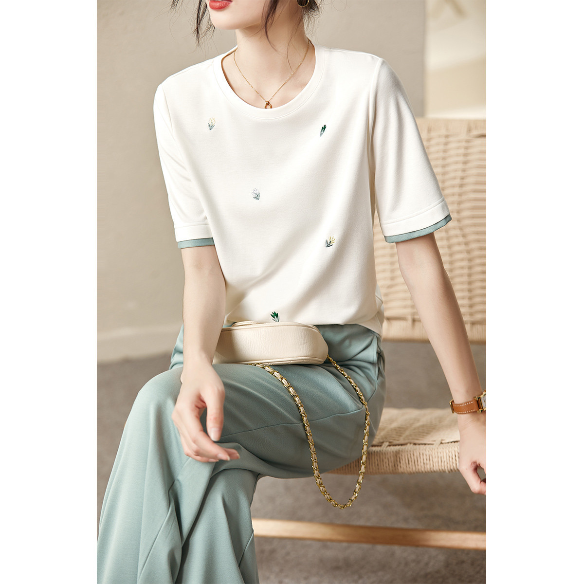 夏季休闲运动服女图片