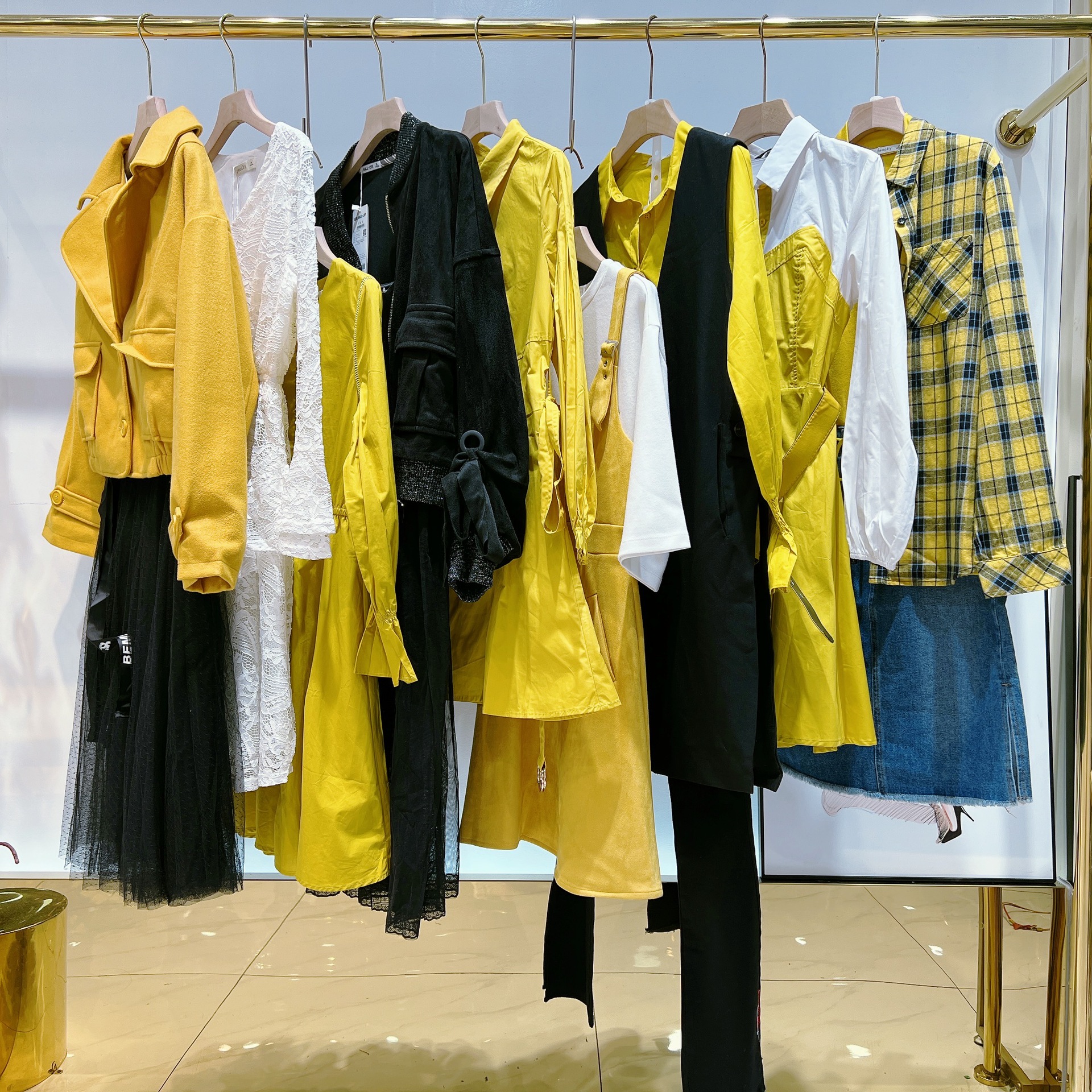 潮流前线秋季品牌折扣女装尾货走份专柜撤柜杂款混批一手货源清仓