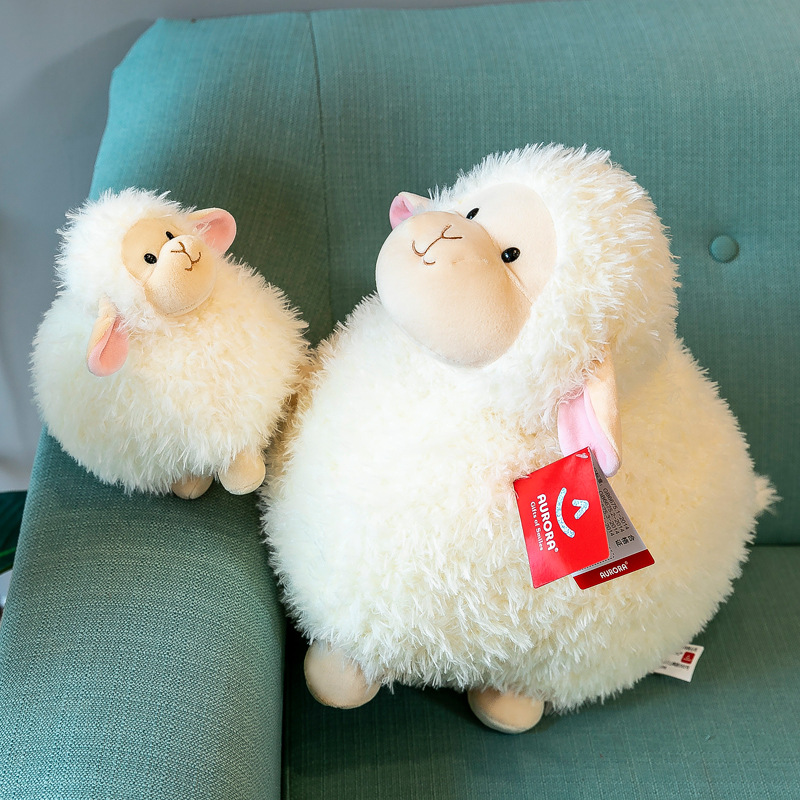 新款毛绒玩具公仔可爱山羊玩偶儿童生日礼物摆件暖手抱枕批发