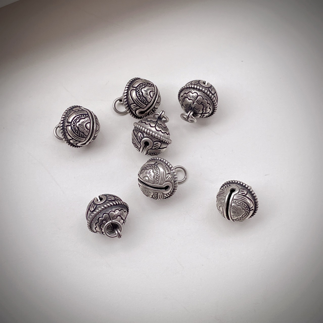 s925纯银宫廷铃铛吊坠 复古做旧刻花diy材料手链挂件坠子