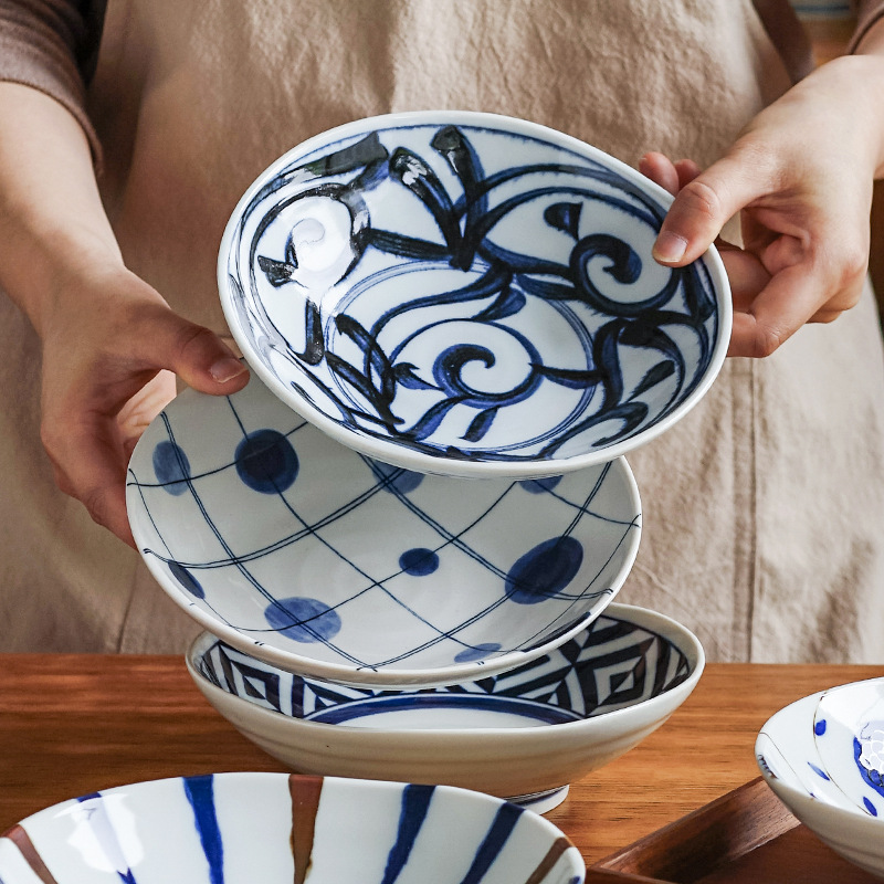 日本进口三峰青花浅钵复古陶瓷釉下彩餐具家用深盘多用盘小菜盘