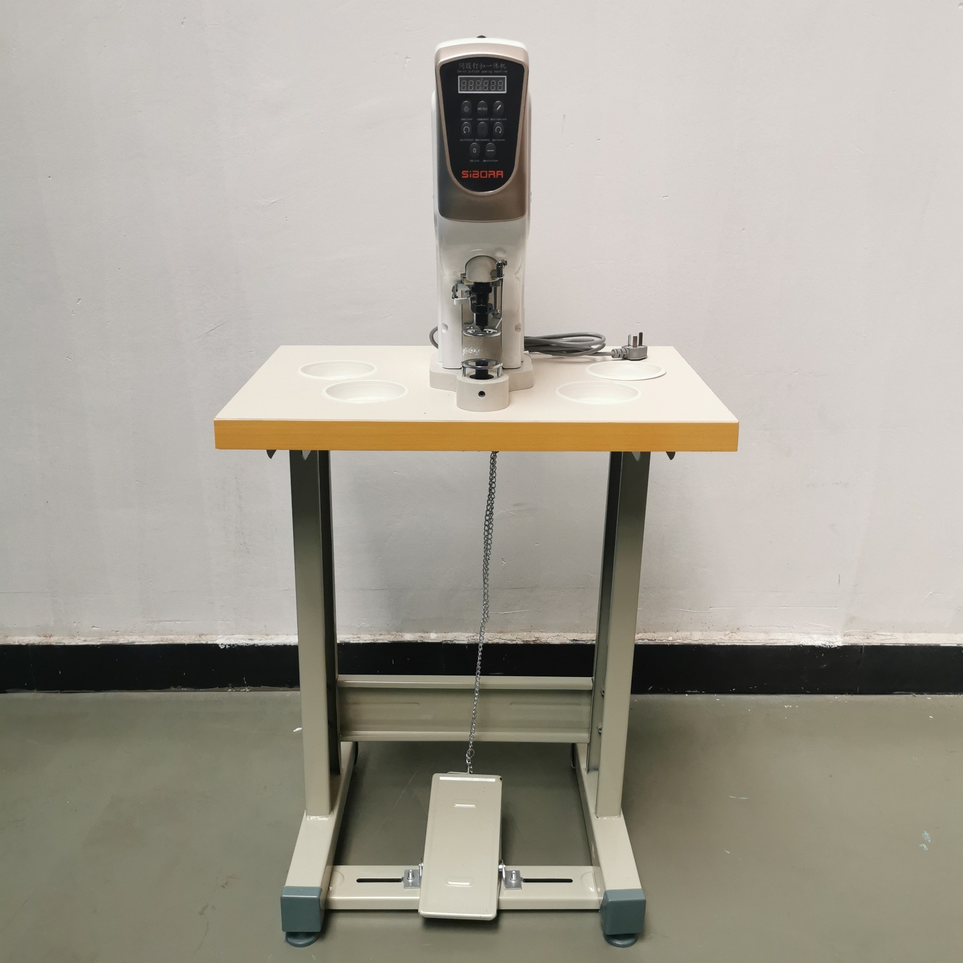 新款打扣机电动 各种四合扣鸡眼五爪扣工字扣绳头电脑伺服装钮机