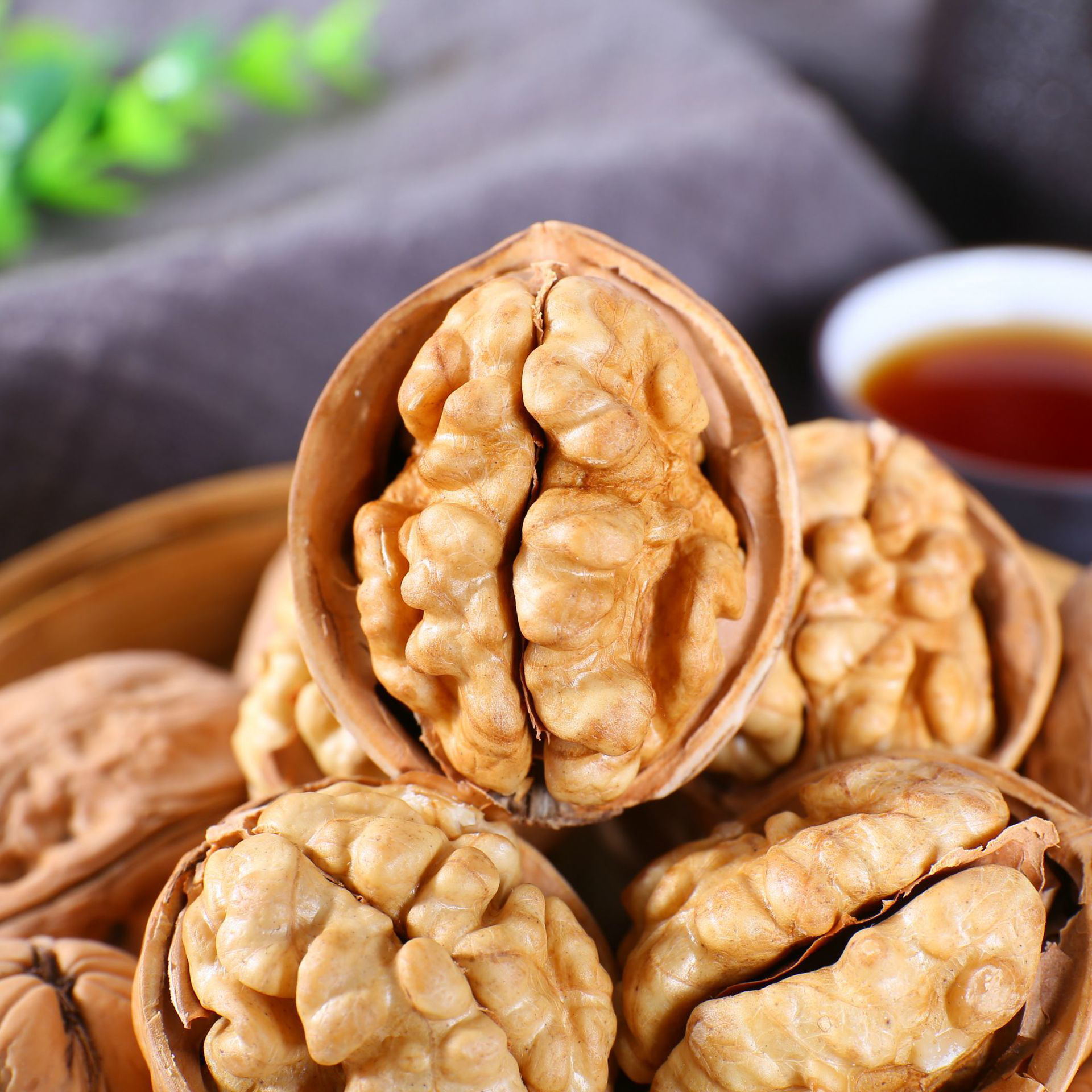 新疆185纸皮核桃琥珀蜂蜜琥珀核桃仁散装即食孕妇坚果零食可批发