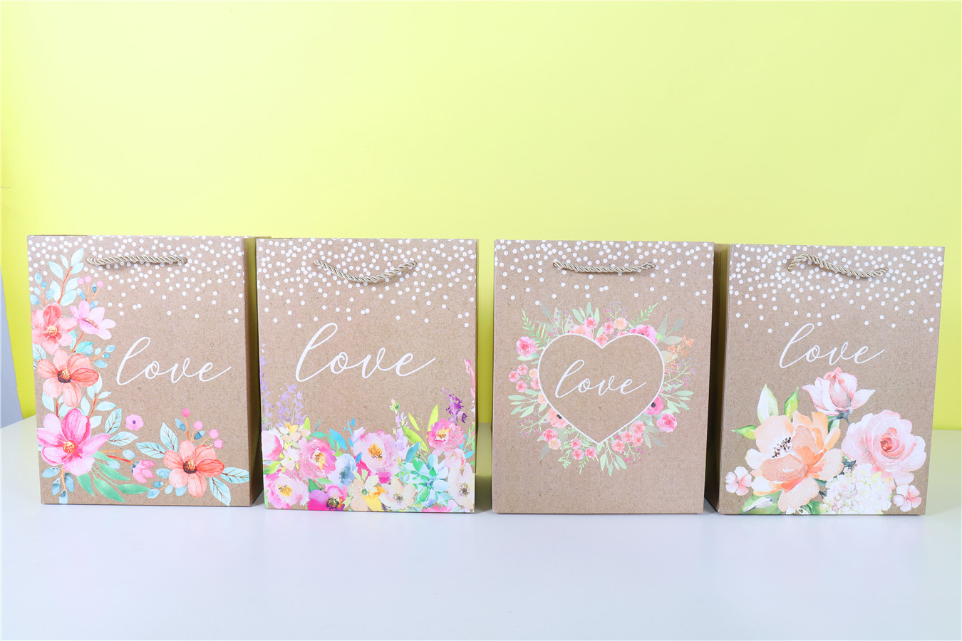 Valentine's Day Paper White Card Gift Bag Mother's Day Shopping Bag Flowers Series Paper Bag in Stock Wholesale