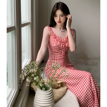 法式红色格子连衣裙女夏季V领收腰显瘦裙子海边度假A字吊带连衣裙