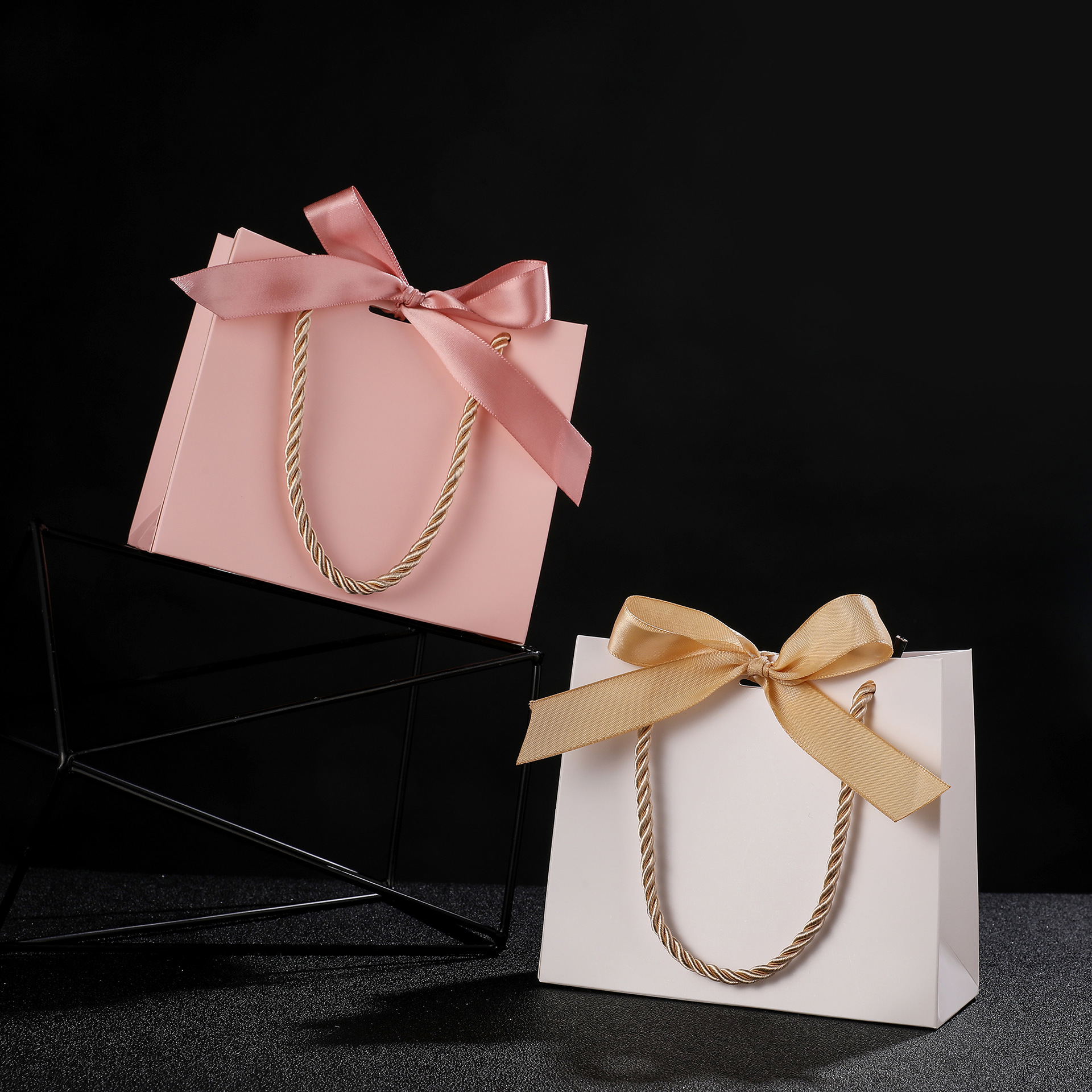 2024空白款纸质礼品袋 可diy派对需折叠小礼物手提袋子喜糖盒简约