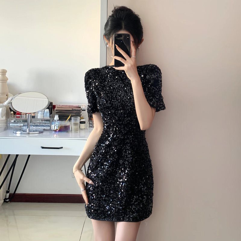 赫本风小黑裙闪闪亮片生日小礼裙高级感丝绒连衣裙女春夏2024新款