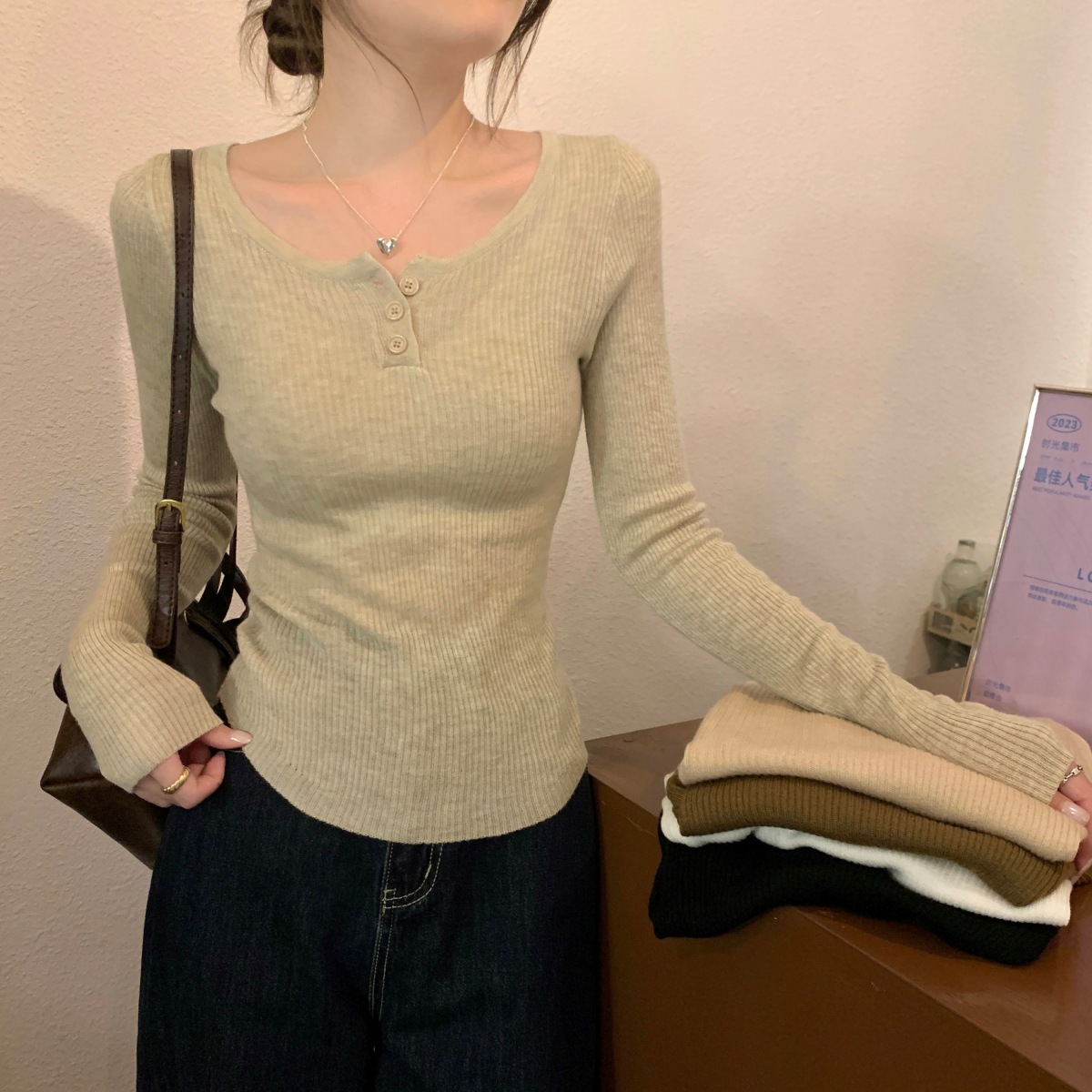 白色针织衫女2024新款早初秋季薄款内搭打底别致绝美修身长袖上衣