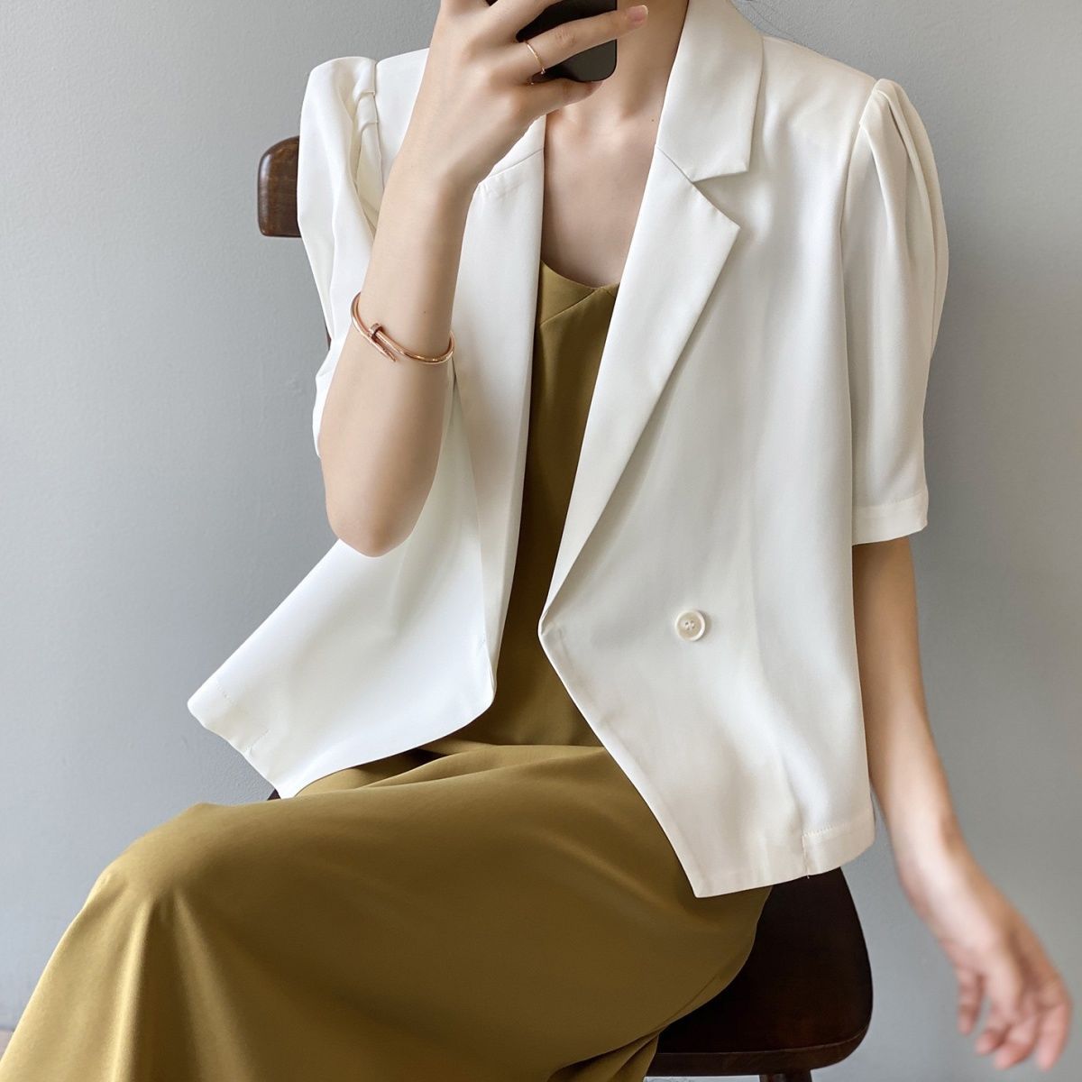 短袖西装外套女夏季薄款洋气垂感休闲小个子泡泡袖短款小西服上衣