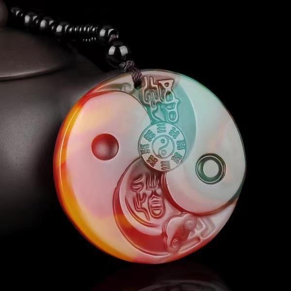 新疆七彩玉太极八卦吊坠外蒙玉八卦牌子碧玉色吊坠鸡血石挂件批发