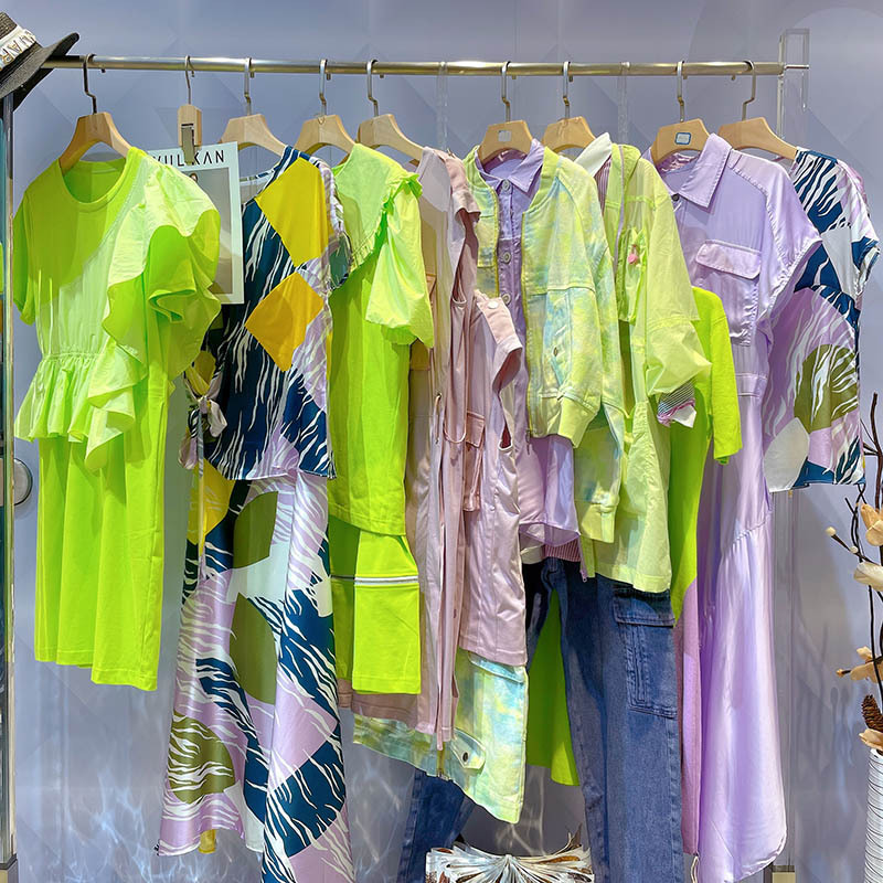 女装批发货源广州十三行服饰品牌折扣1688衣服清仓处理库存直播