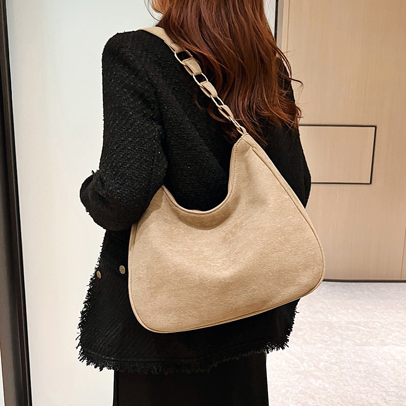 Women's Bag 2022 Autumn and Winter New Simple Fashion Large Capacity Women's Shoulder Bag Western Style All-Matching Frosted Underarm Bag